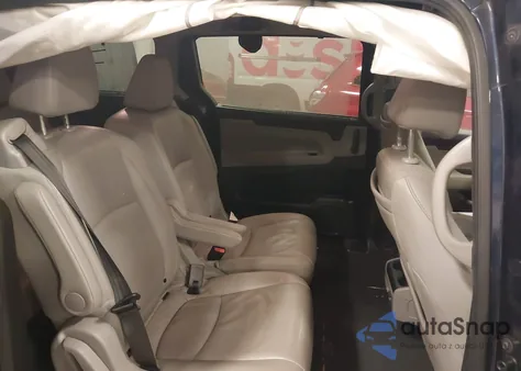 2019 Honda Odyssey Touring z USA, uszkodzony, nr VIN 5FNRL6H82KB027149